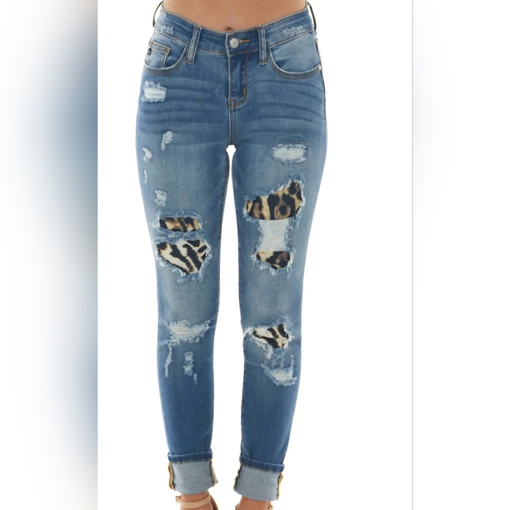 Judy Blue jeans ~ Distressed ~ medium wash ~ leopard patch - skinny jeans